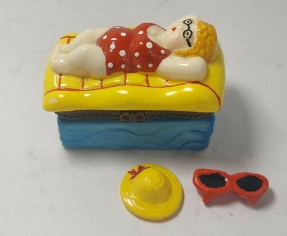 Lady in Polka Dot Swimsuit Trinket Box Sunbathing Retro Keepsakebox - Picture 6 of 8